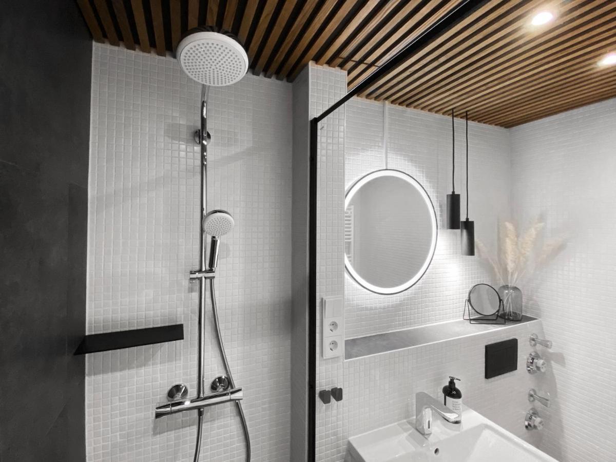 Seaside Rooms - Zentrales Design-Apartment Mit Balkon & Parkplatz - 2 Minuten Zum Strand Тиммендорфер-Штранд Экстерьер фото
